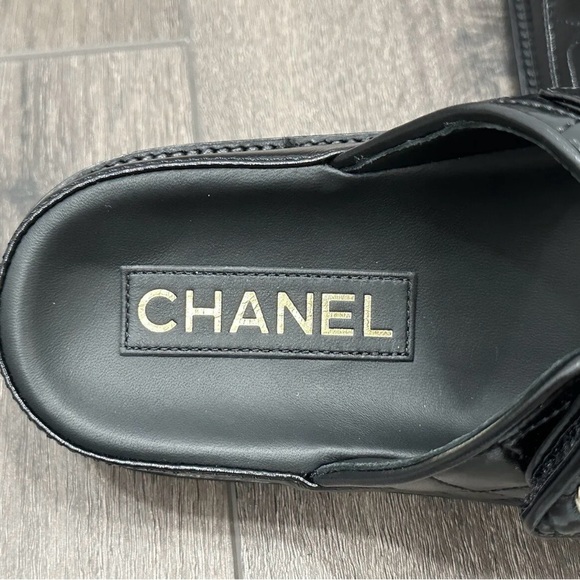 2024P CHANEL BLACK LEATHER OPEN DAD QUILTED CC LOGO SLIDE SANDALS SLIDES MULES - Picture 12 of 15